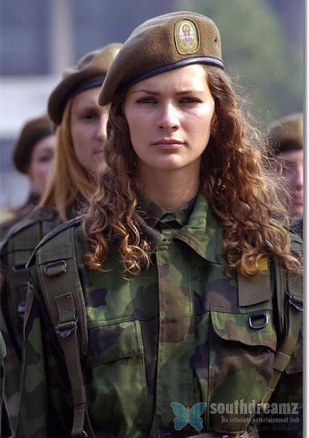gadis militer