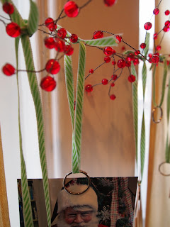 Repurpose greatdecorationtips a. party style: garland christmas card display