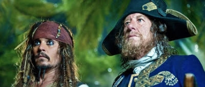 Jack Sparrow (Johnny Depp) et Hector Barbossa (Geoffrey Rush) dans Pirates des Caraïbes : la Fontaine de Jouvence Jack Sparrow (Johnny Depp) et Hector Barbossa (Geoffrey Rush) dans Pirates des Caraïbes : la Fontaine de Jouvence
