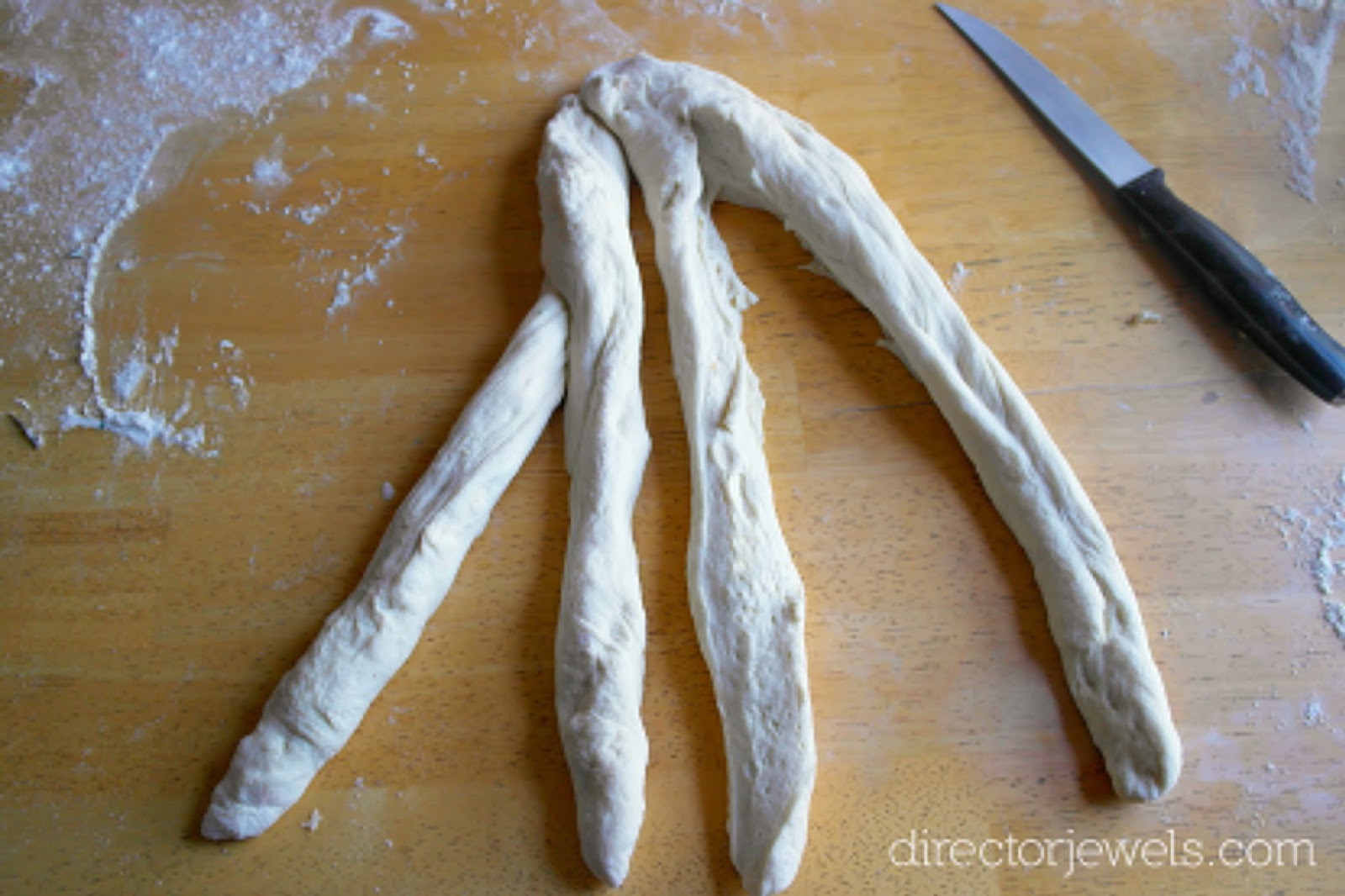 4. To braid the bread dough