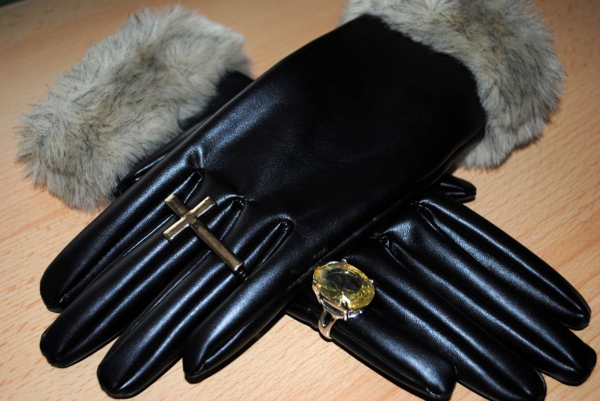 Lovely Things by Angel rings on gloves!