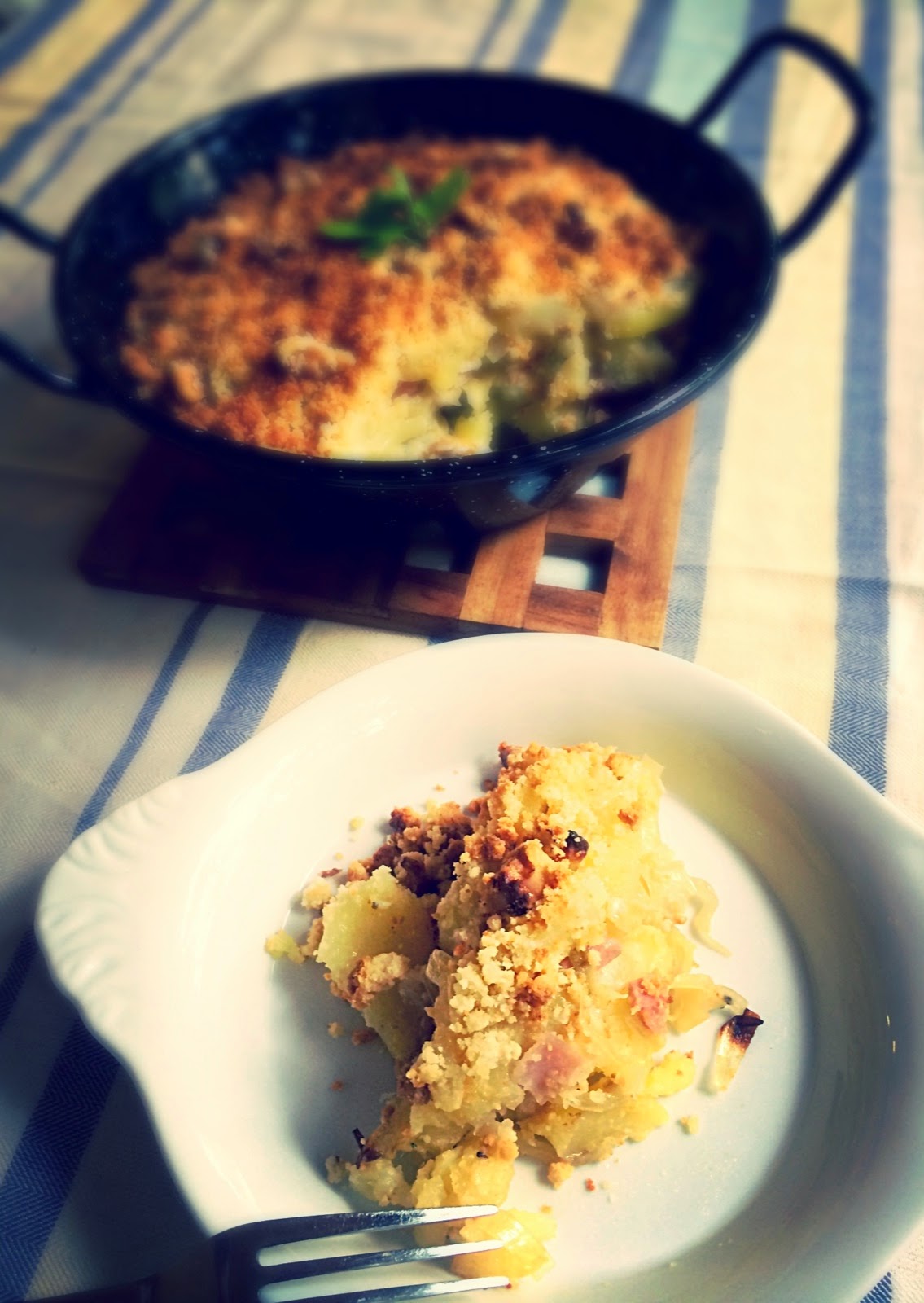 Crumble salado de patatas, manzana y crema de queso