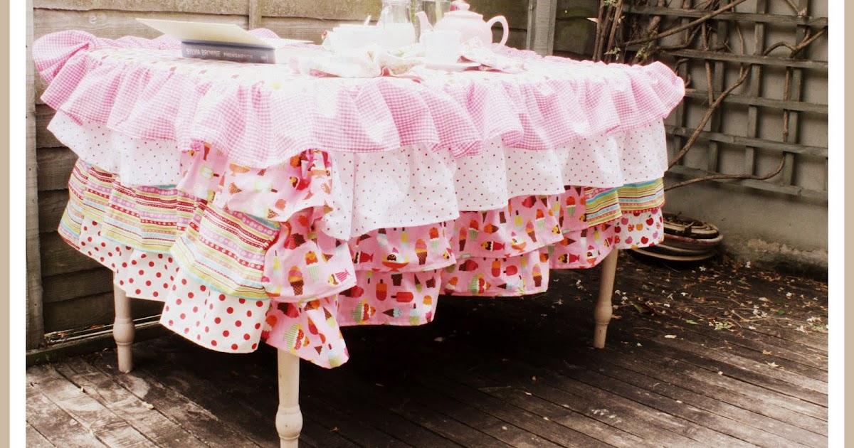 hungryhippie sews Ruffled Tablecloth Project