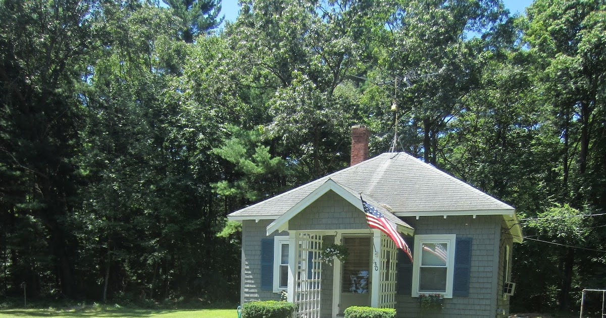 Tiny House SightSeeing.....A small bungalow home in