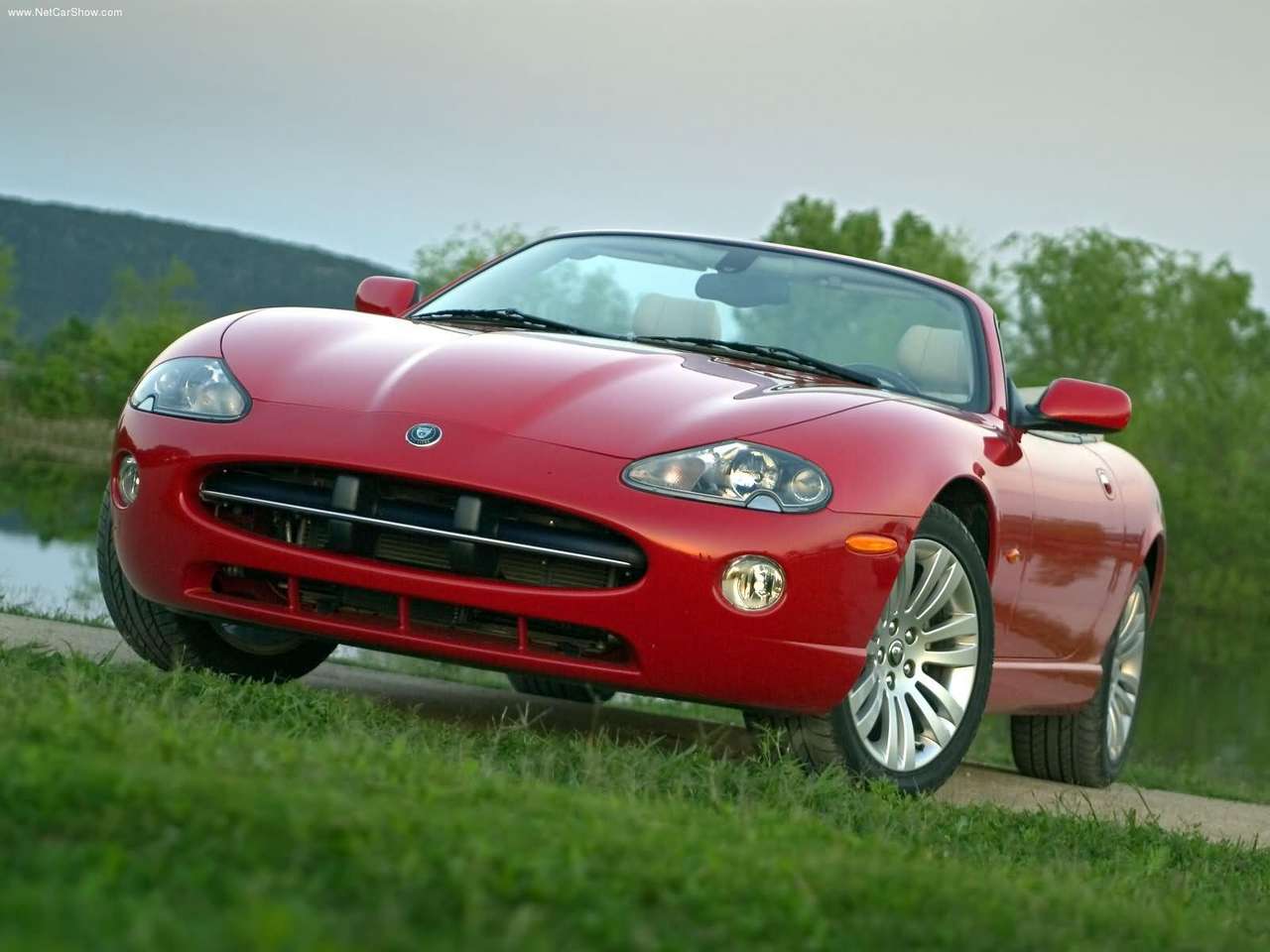 http://2.bp.blogspot.com/--8HSD5DSJSk/TZiqo7IAS4I/AAAAAAAACfU/cw1KcZsXELI/s1600/Jaguar-XK8_Convertible_2005_1280x960_wallpaper_01.jpg