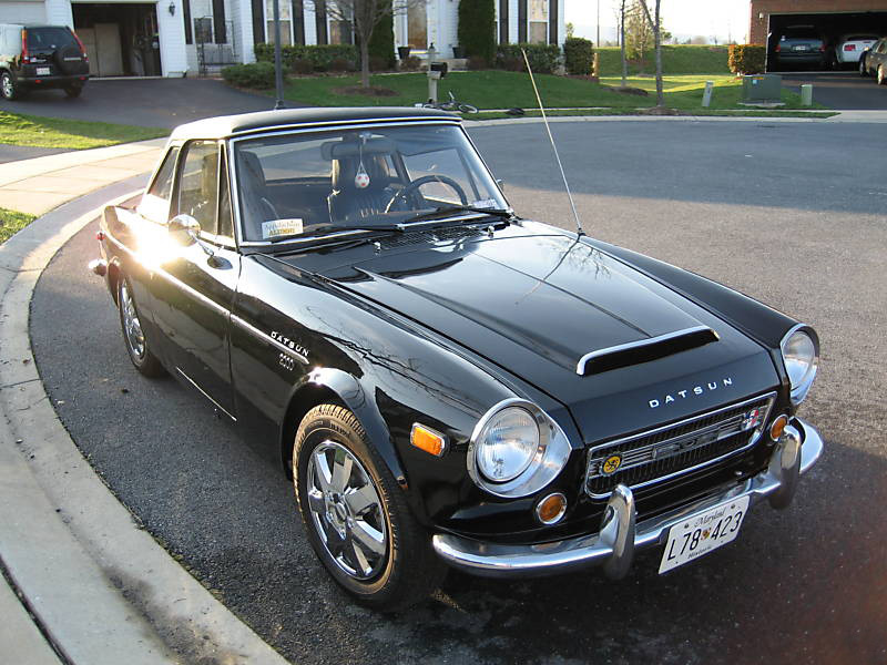 http://2.bp.blogspot.com/--8HyyxAZ6Vw/TtSnhUnoE-I/AAAAAAAAA5M/n1M1XaMzWTA/s1600/datsun_2000_roadster_69.jpg