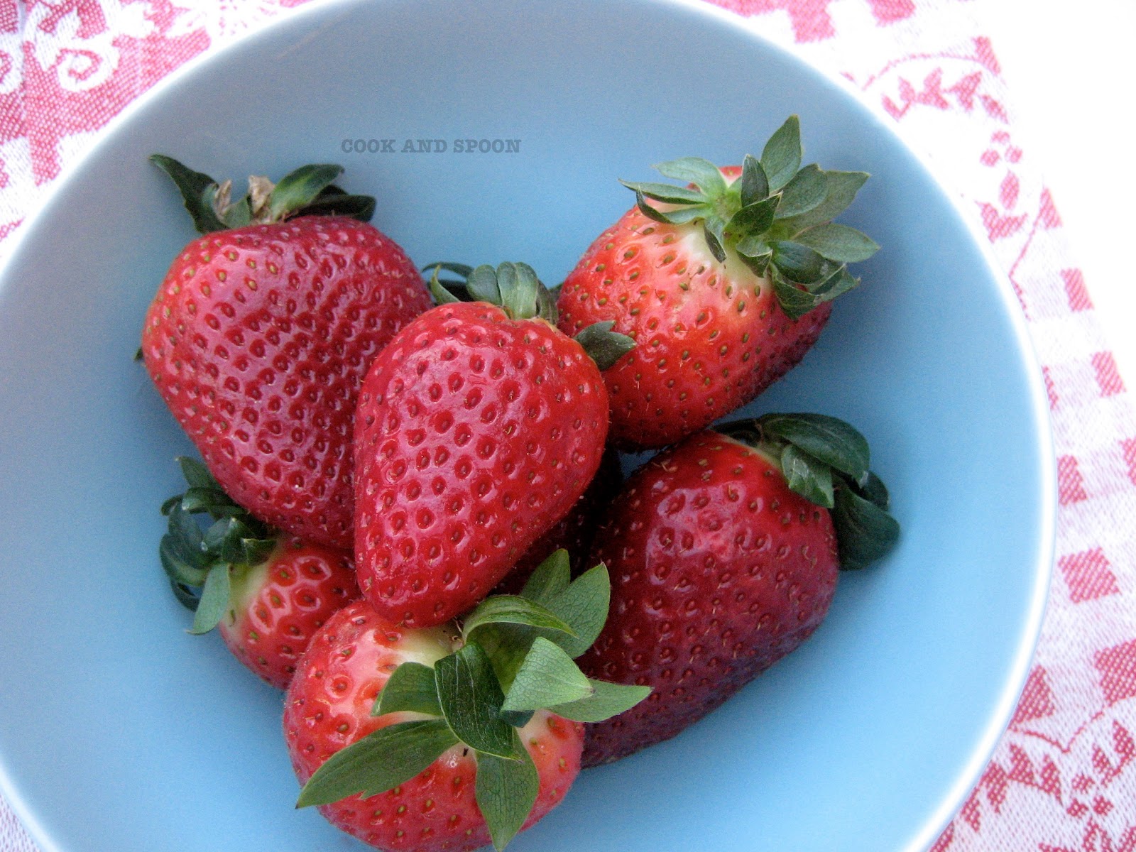 Cook & Spoon MUFFINS DE FRESA Y PLÁTANO