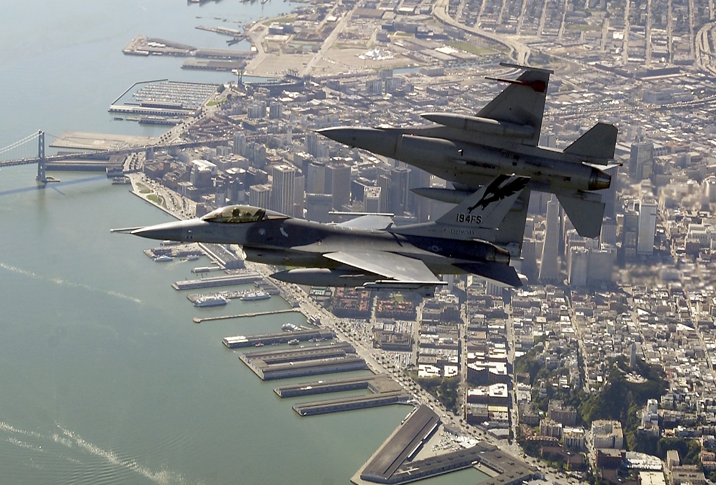 http://2.bp.blogspot.com/--8g1wxOkt84/TkowgAQquyI/AAAAAAAACic/delmsivdb4A/s1600/F-16+Fighting+Falcon+%252824%2529.jpg
