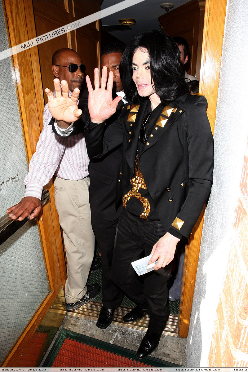 michael_jackson_may_2009_doctor+(16).jpg