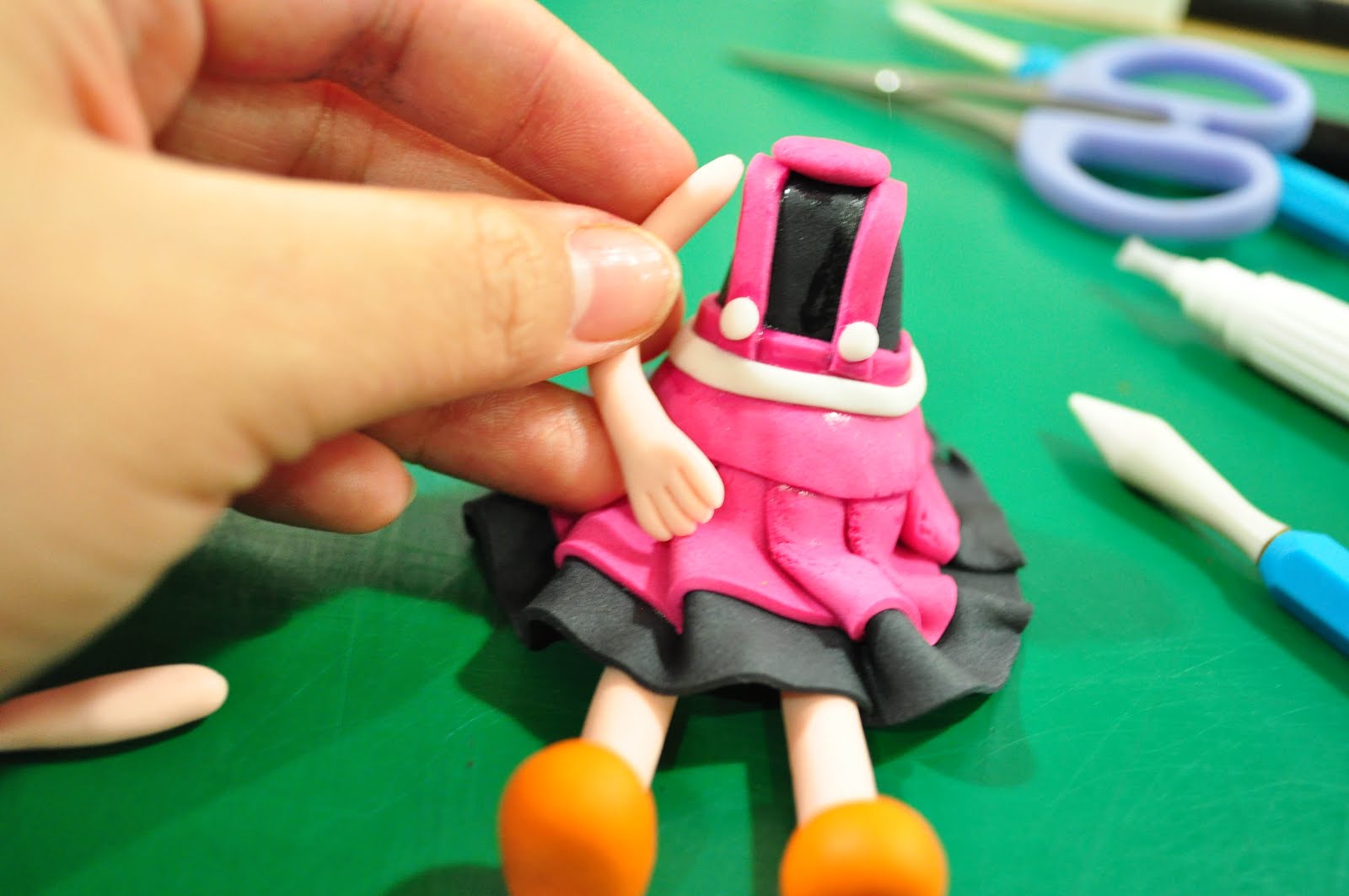 Flibby's Artisticakes Lala Loopsy Gumpaste Figure Tutorial