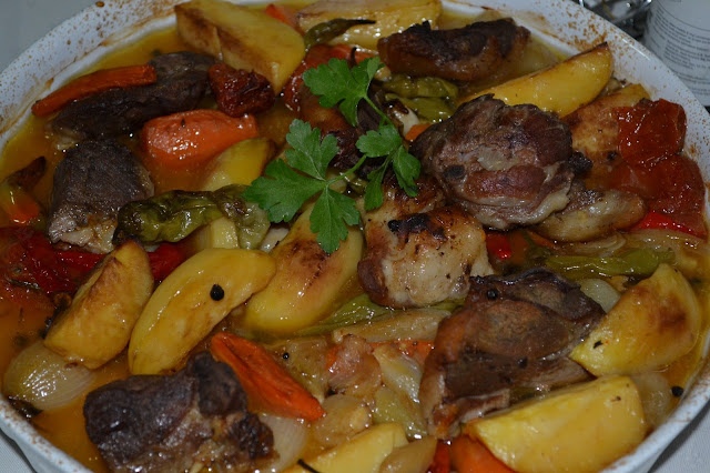 ANNEMİNELİ FIRINDA KUZU ETLİ PATATES