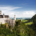 Castillo Neuschwanstein en Alemania erigido por el Rey Ludwig II (En la cima de las montañas)