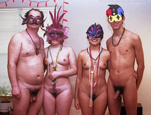 dois homens com esposa e namorada sem roupas