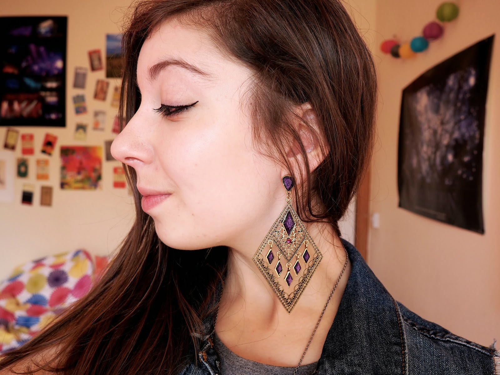 Distressed Denim outfit jewellery details | large purple and gold geometric diamond earrings from Dubai
