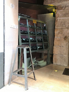 Joyería Dolmen, detalle entrada.