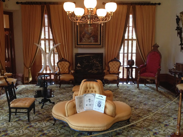 iolani palace victorian style
