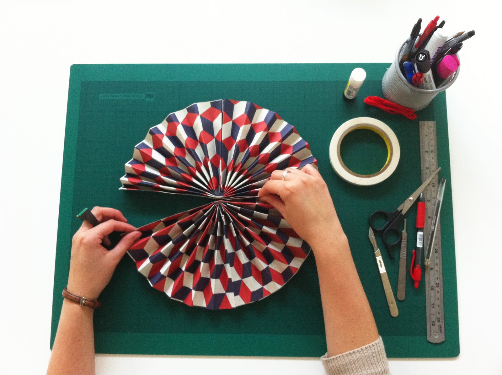 Paper Craft... Fan Rosettes.