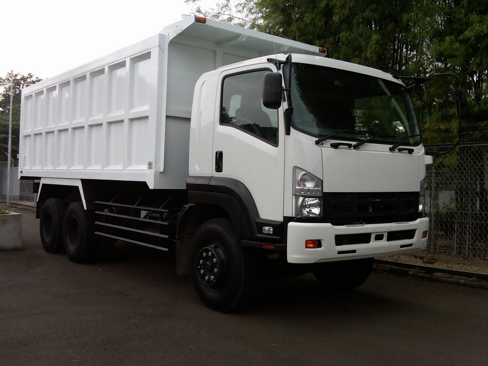 ISUZU TRUCK JAKARTA Isuzu FVZ 34 P 285 Ps DUMP TRUCK