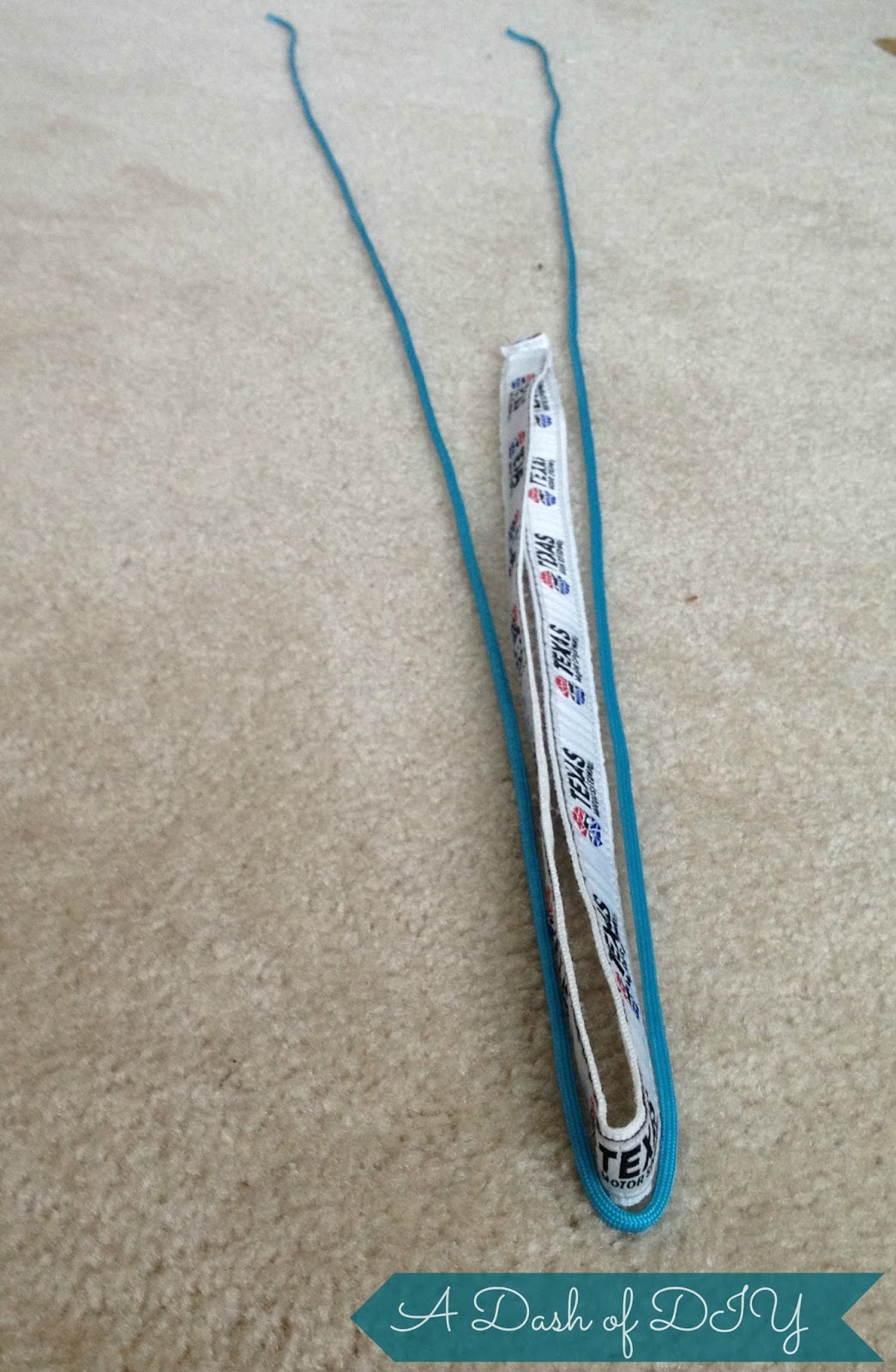 A Dash of DIY Paracord Lanyard