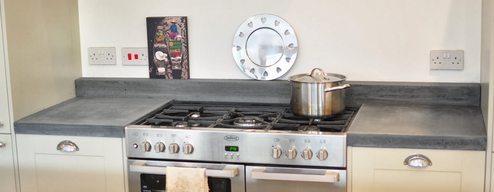 Concrete with Deep Splashback / Shelf