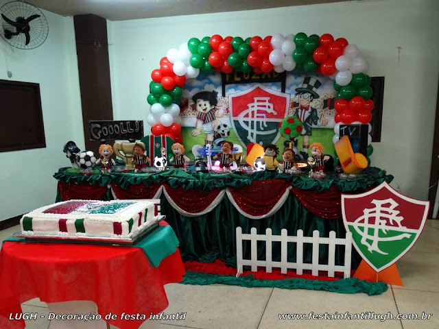 Tema Futebol - Decoração tradicional tema do Fluminense Decoração tradicional de Futebol com o tema do Fluminense - Festa infantil