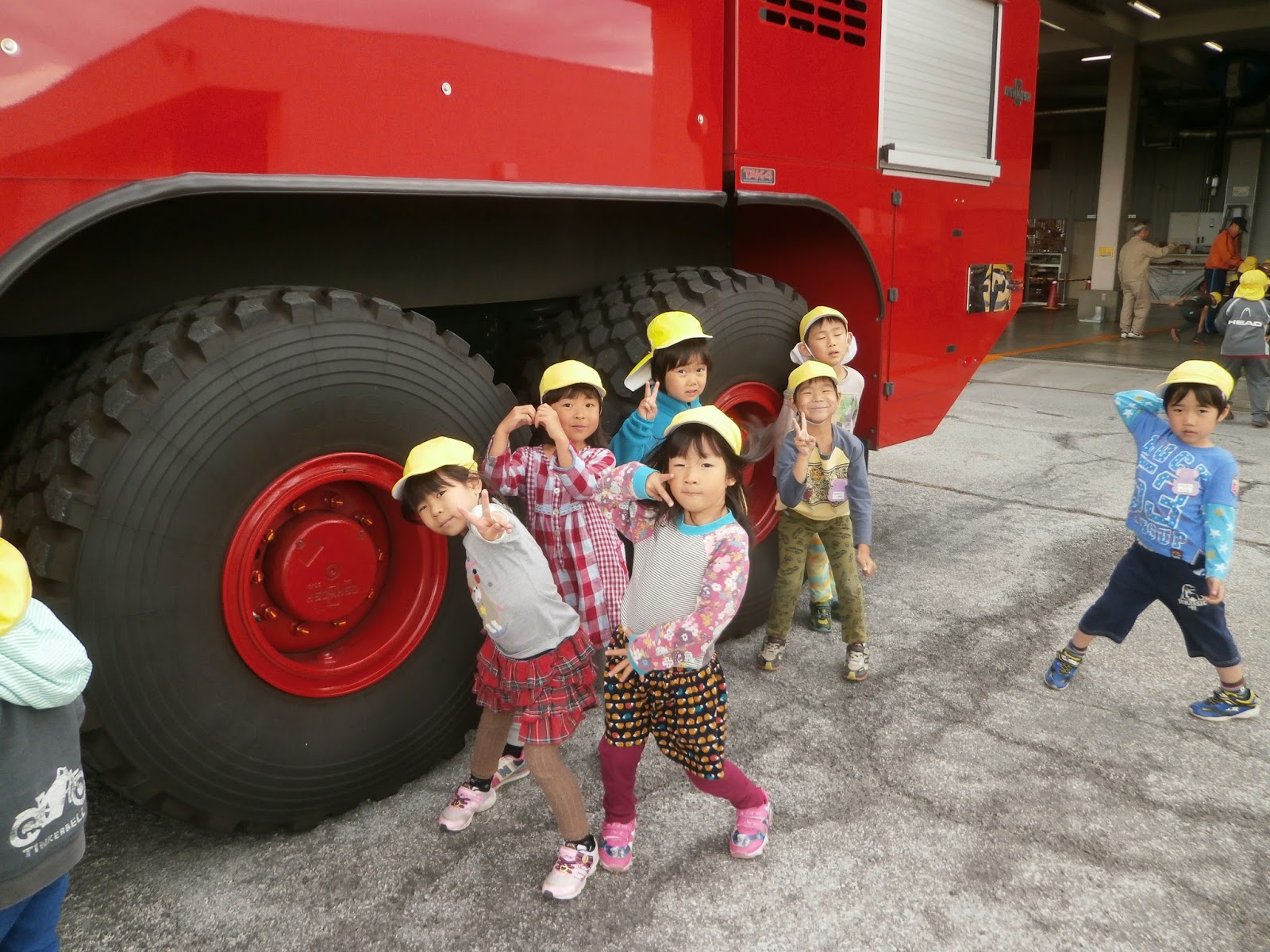 Enjoy ひまわり幼稚園 9月30日 旭川ｌ空港消防見学