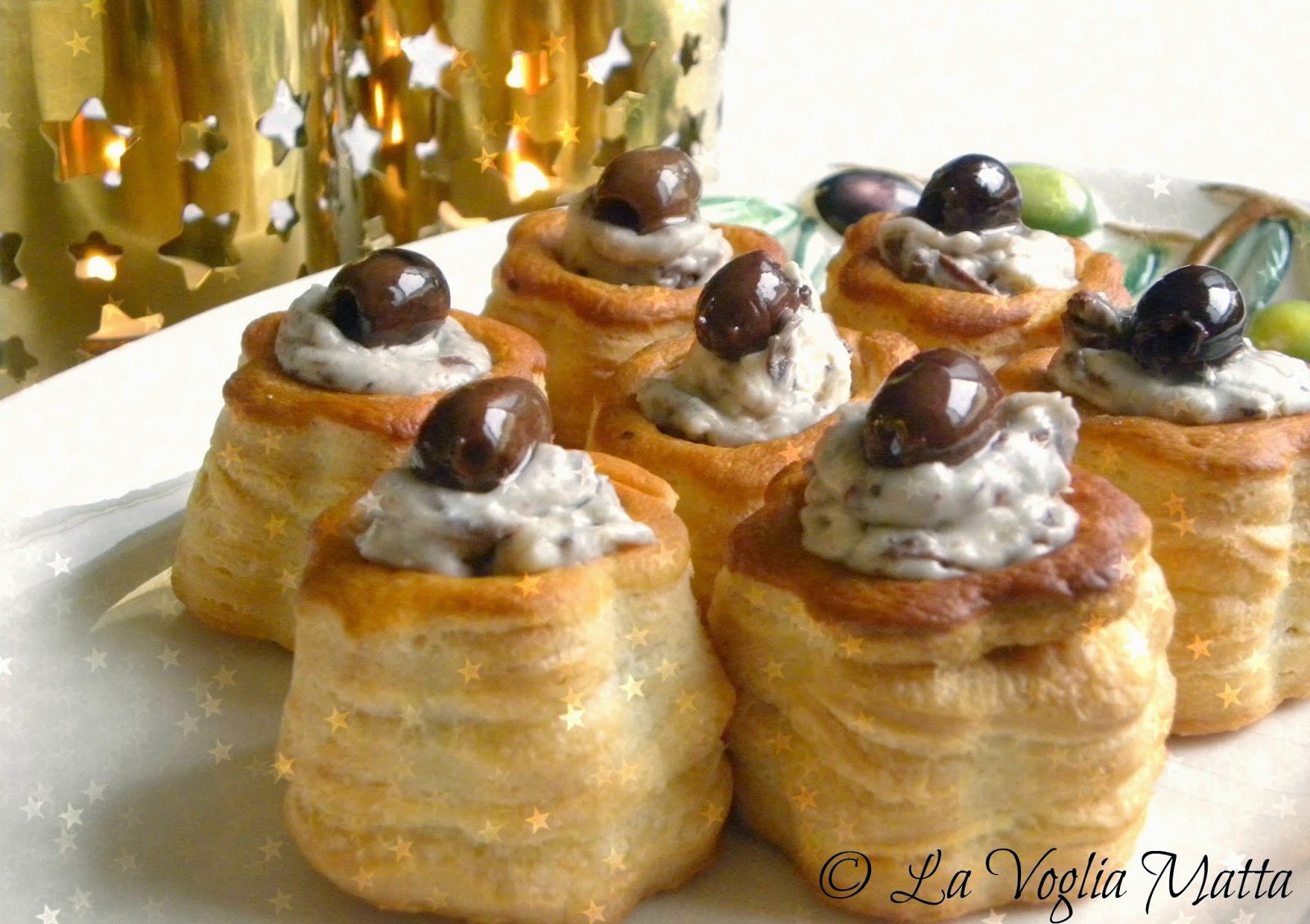 Vol au vent con crema di gorgonzola e mascarpone ed olive nere e... Buon Anno a tutti !