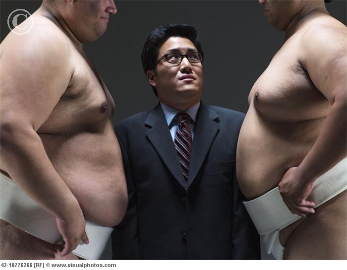 http://2.bp.blogspot.com/--PVDOqpR358/TdYovemBcoI/AAAAAAAAKnM/0GnaAZpi_sM/s1600/businessman_sandwiched_between_sumo_wrestlers_42-18776266.jpg