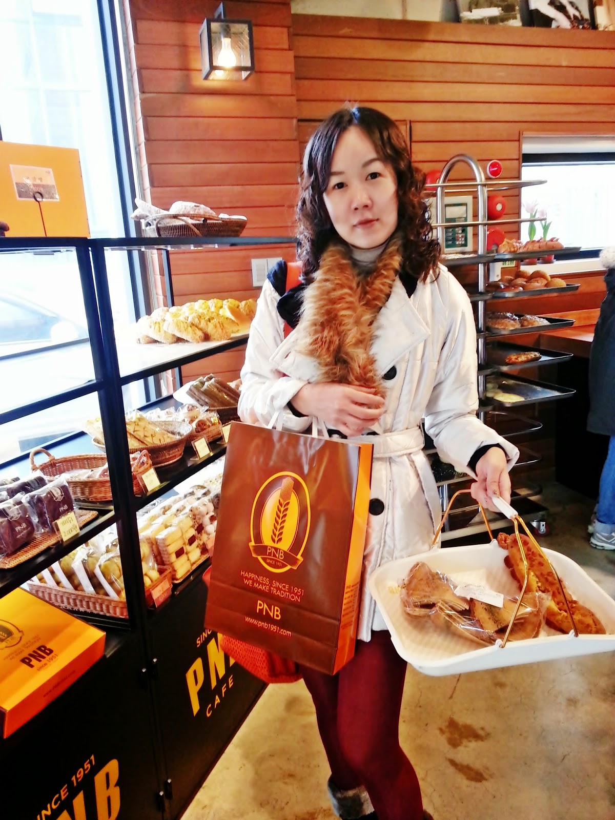 Choco /White pie: 1,600 Won / piece or 16,000 Won / box Jeonju - PNB Confectionery 풍년제과 | meheartseoul.blogspot.com