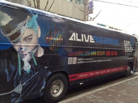 [Pics] Promo de ALIVE de BB en micros BIGBANG+bus+alive