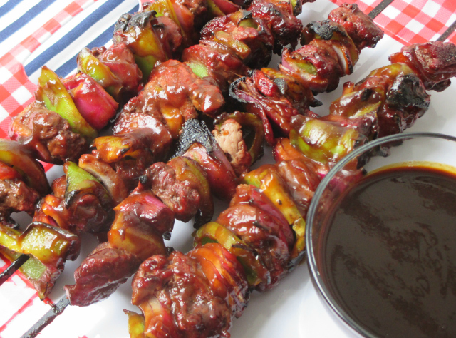 Simple & Delicious Recipes For Your Next Family BBQ - Steakhouse BBQ Steak & Peppers Kebabs Recipe #KingsfordFlavor