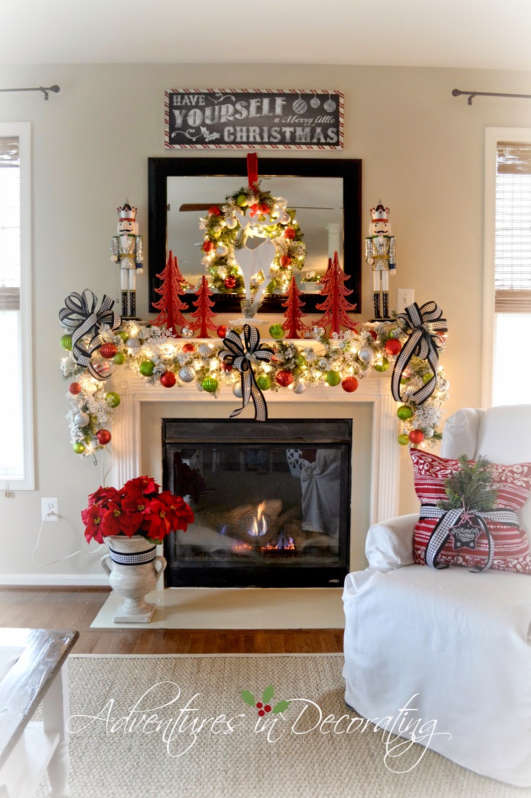 Modern Christmas Mantel Decorations for Simple Design