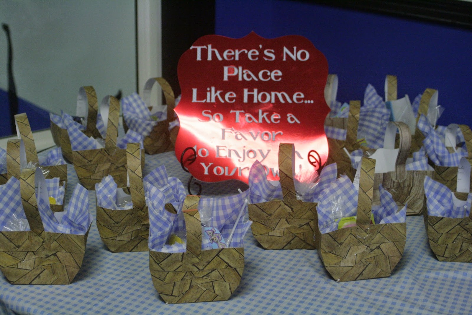 The Dabbling Crafter Diy Sunday Wizard Of Oz Birthday Party