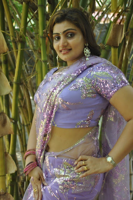 indian girls hot navel show In Saree