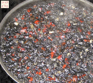Arroz Negro Con Chipirones Y Salsa Alioli