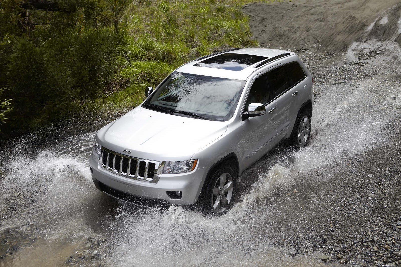 http://2.bp.blogspot.com/--TtL6pOrp5s/TkQLDV9GDxI/AAAAAAAAHTs/EmRjaVVRIl4/s1600/Jeep%2BGrand%2BCherokee%2B2011%2B%2BWallpaper%2Bautomotor2.jpg