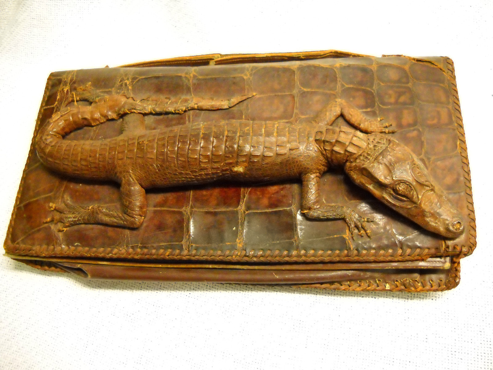 1940s-1950s brown alligator purse — | a brief history 