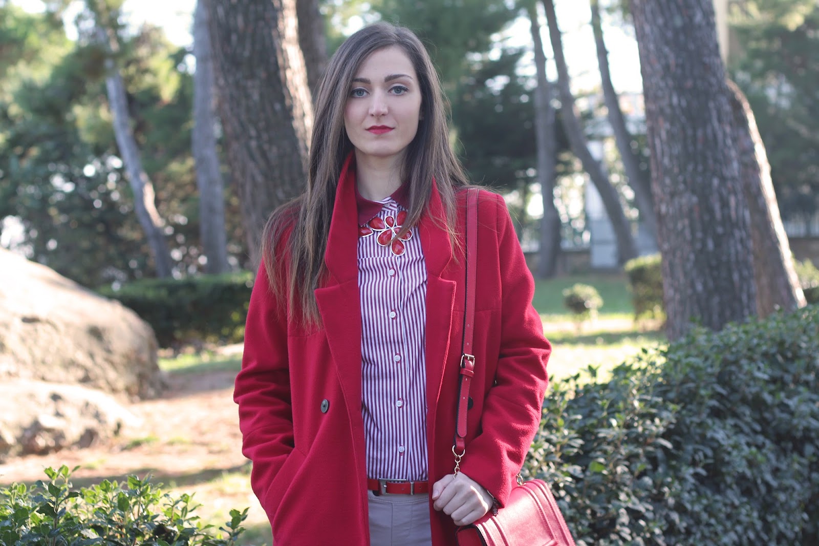 fashion blogger italian italy pescara girl style outfit red coat stripes choices sumissura camicia shirt pumps bow shoes heels janestone necklace jewerly bijoux new book bag