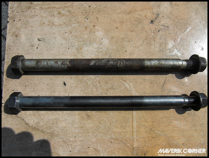 [Immagine: MX5_NA_Front_Upper_Long_Bolt.jpg]