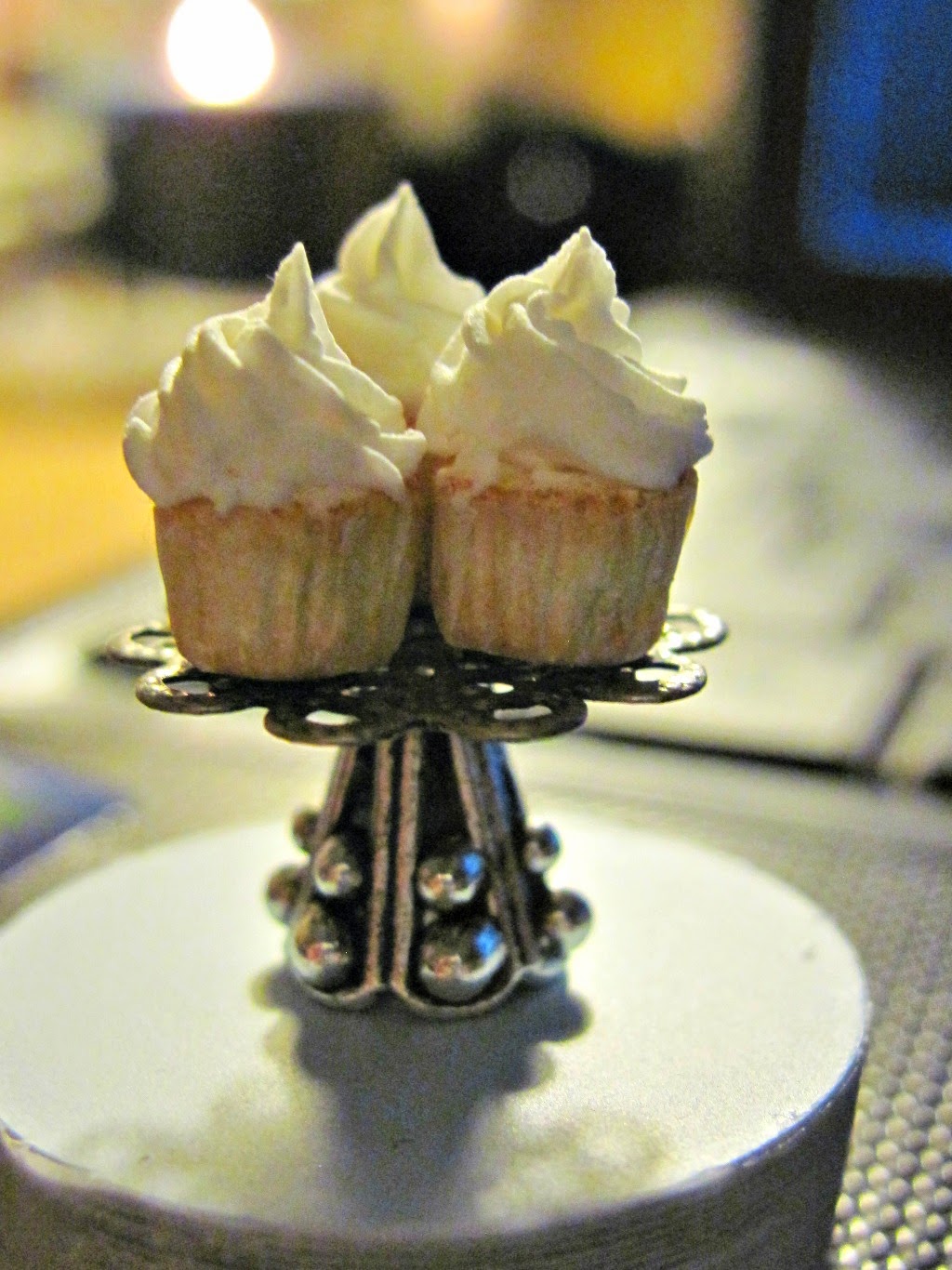 beyondbaffled... DIY mini cake stands
