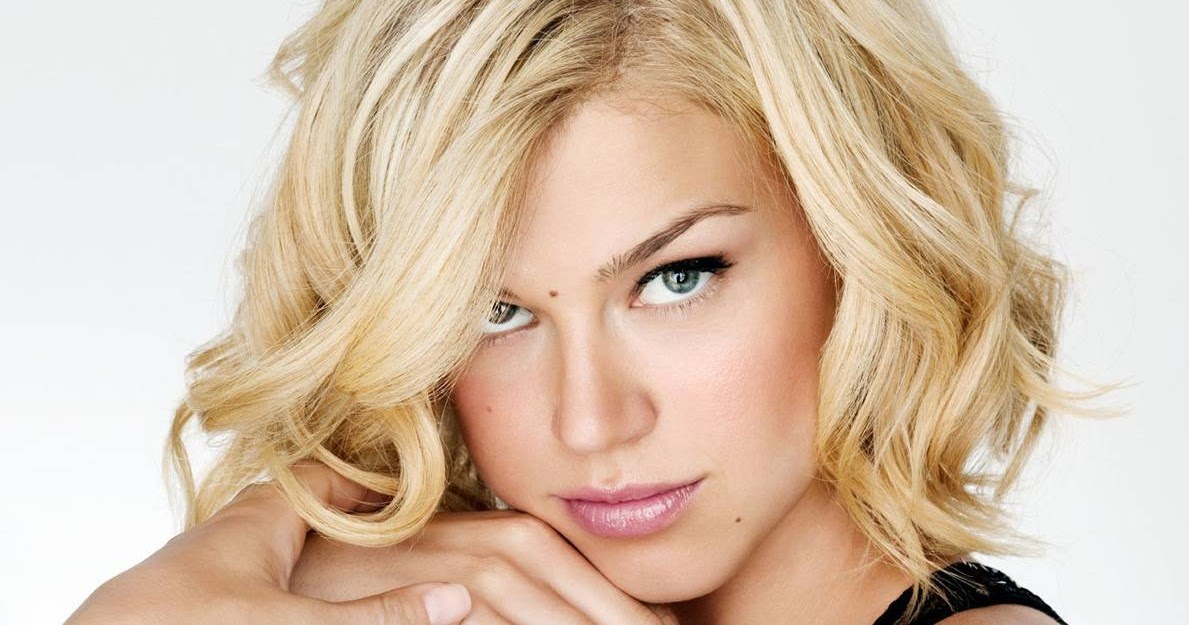 Hairstyles Collection: Short Hairstyles For Long Faces