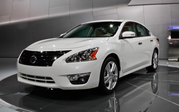 2013 Nissan Altima Front Side 2013 Nissan Altima Front Side