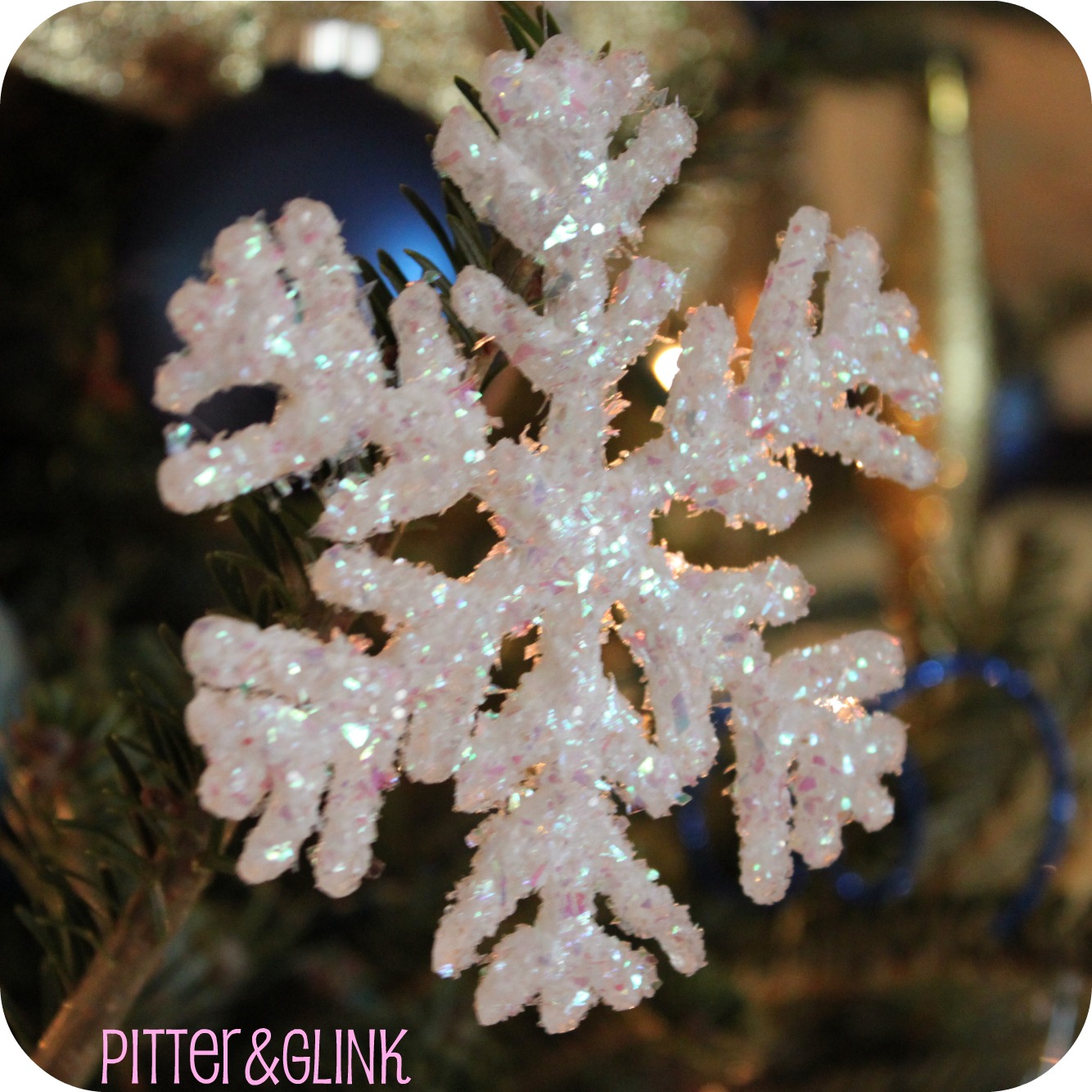 PitterAndGlink {Hot Glue Snowflake Ornament}