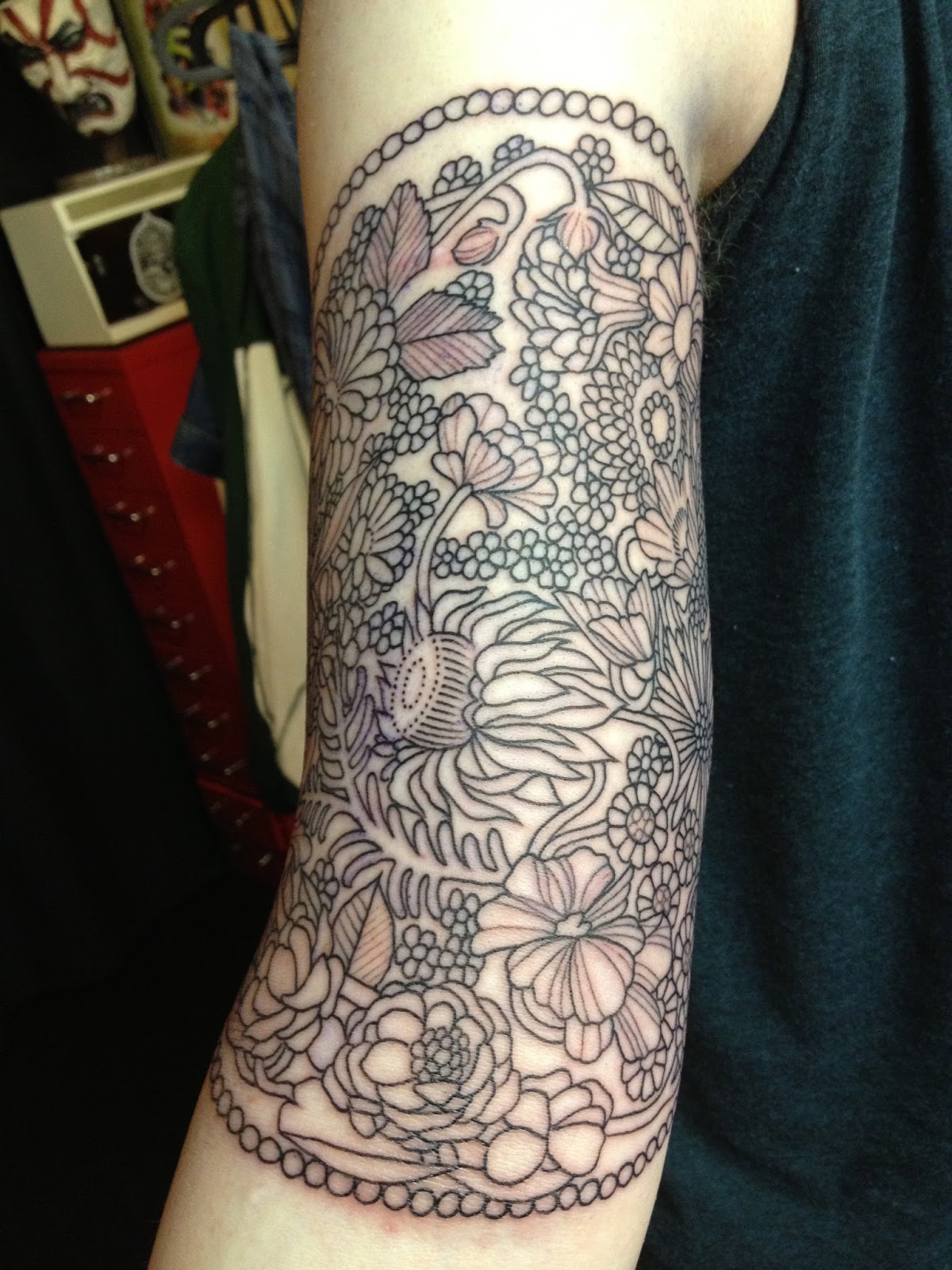 Batman silhouette superhero papercut vinyl 7x5 idea Benjamin Sacks Tattoo: flower outline