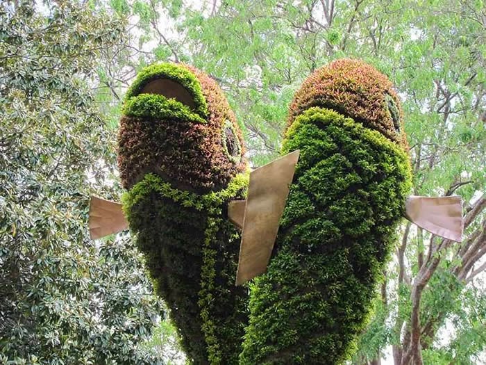 حديقة عامة غاية في الفن والجمال Giant+Sculptures+Made+of+Plants+and+Flowers+7