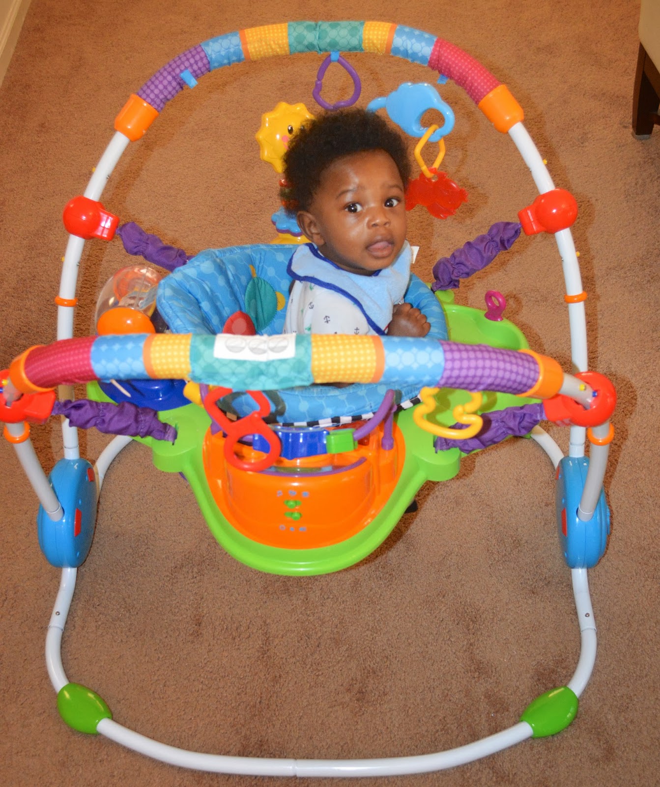 The Baby Einstein musical motion activity seat can rotate 360 degrees