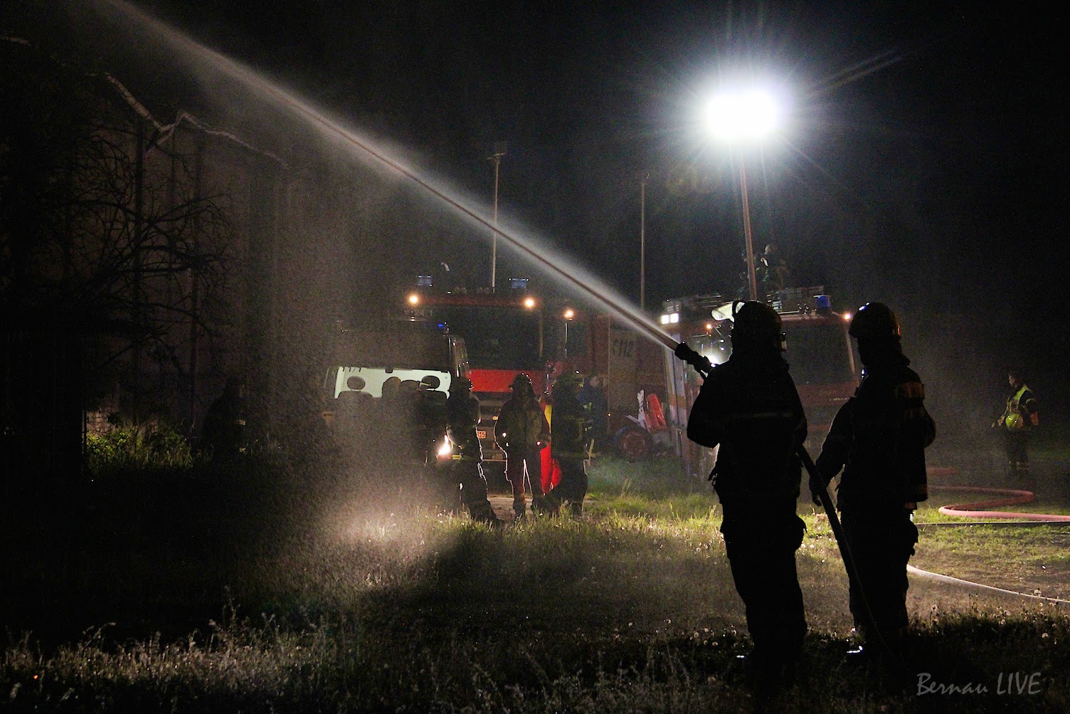 Bernau: Grosseinsatz der Feuerwehr - Scheunenbrand... 10 Bernau LIVE - Dein Stadtmagazin für Bernau bei Berlin