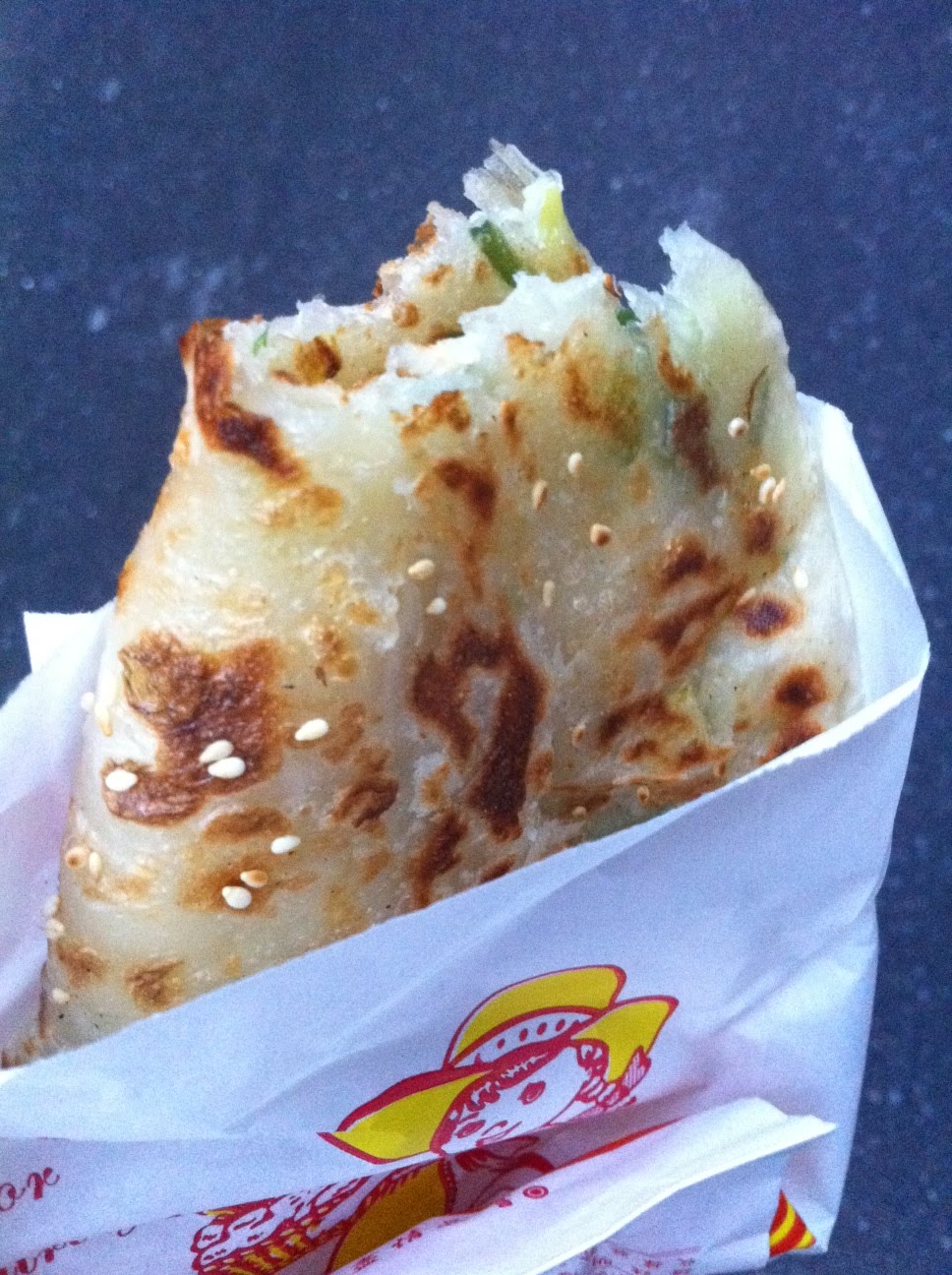 a hungry girl's guide to taipei snapshot RANDOM SPRING ONION PANCAKE