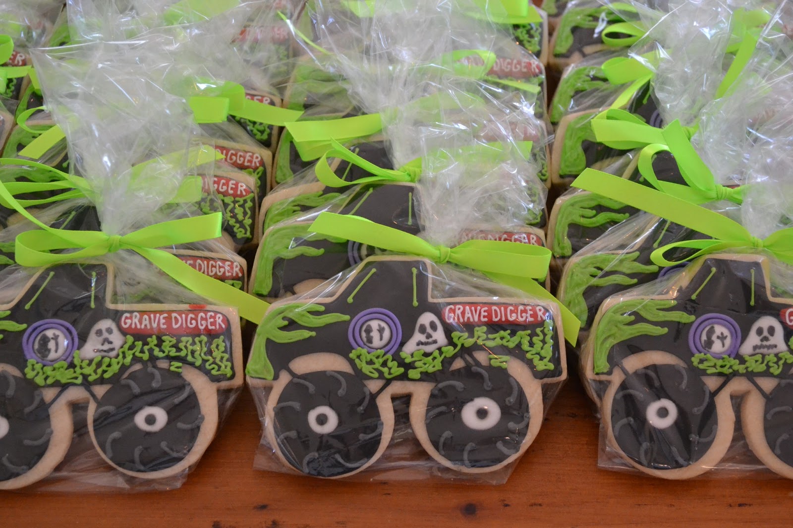 jackandy cookies Monster Truck Cookies...Grave Digger
