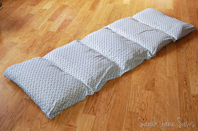 Sarah Jane Sews Tutorial Pillow Bed from XL Twin Sheet